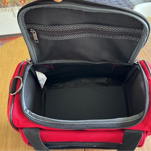 Sturdy Duffle Bag w/Good pockets & zippers - Picture 3 of 6